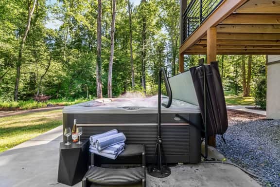 Creekside Manor - Image 2
