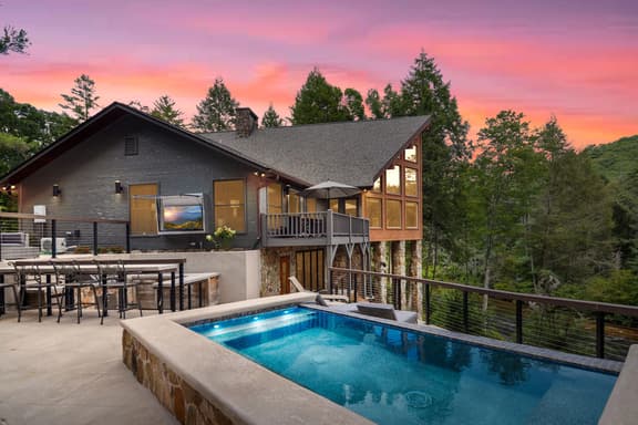Toccoa Riverside Retreat - Image 1